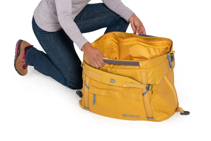 Double Haul Convertible Duffel 70L in Black-8